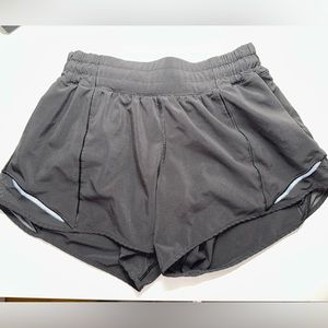 BLACK LULULEMON HOTTY HOT SHORTS SIZE 4/4INCH